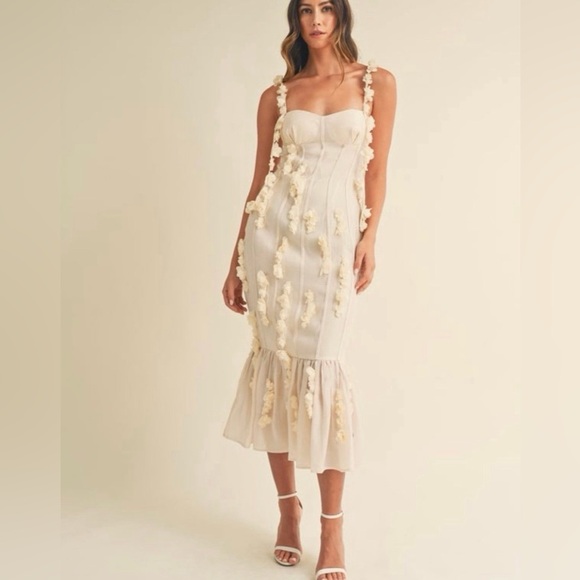 Dresses & Skirts - Cream midi dress